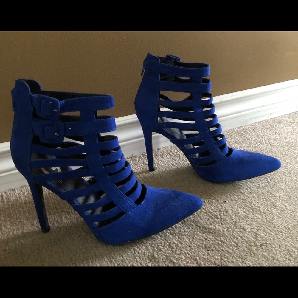Guess - Picture 2 of 5